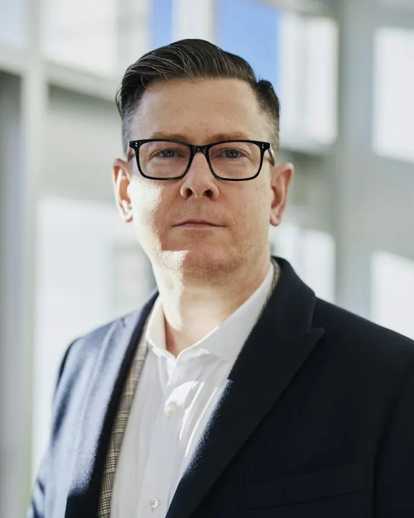 Carlos Mendoza — Director de Operaciones